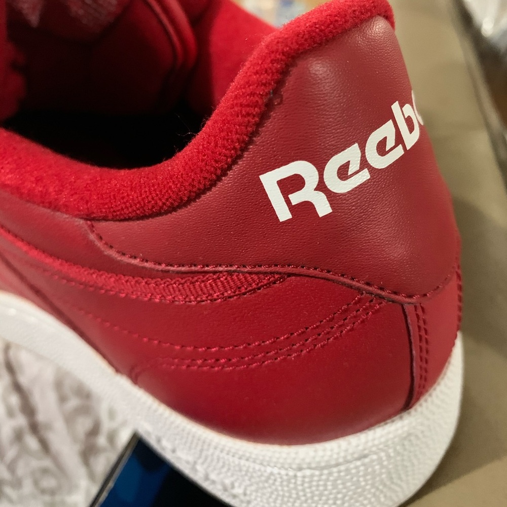 Men’s low cut Reebok classics